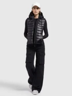 Khujo Damen Weste - FABIA SHINY -Khujo Verkaufsgeschäft Damen Weste FABIA SHINY pdstandard 656970 0003 modelfront 3