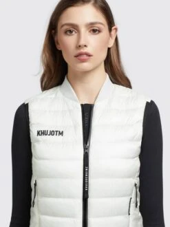 Khujo Damen Weste - STACY SHINY -Khujo Verkaufsgeschäft Damen Weste STACY SHINY pdstandard 656972 0001 modeldetail 1